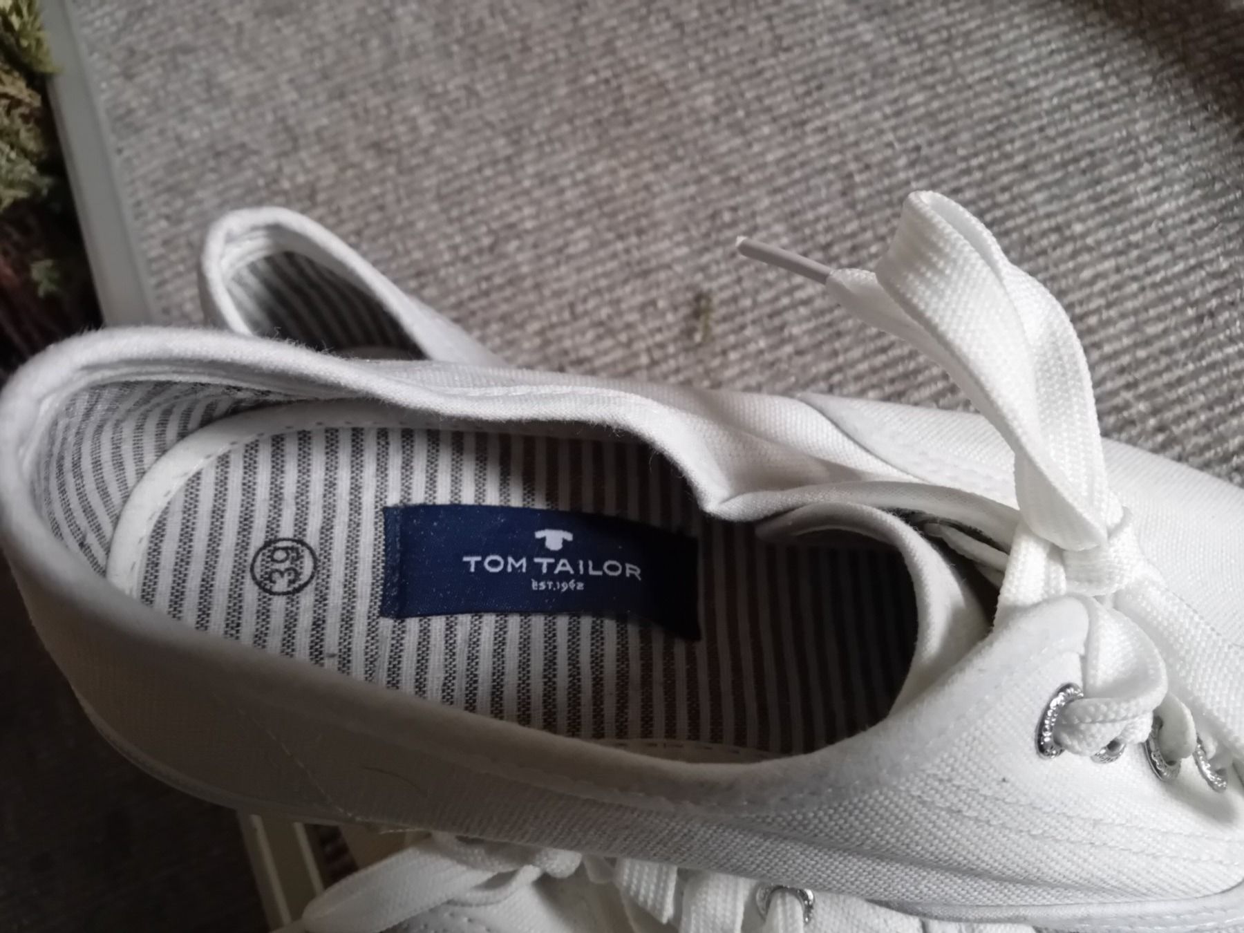 Tom Tailor Scarpe da donna: Weisse TOM TAILOR Stoffschuhe Gr. 38 – Nuovo e nell'imballaggio originale da Rüthi (Rheintal) venduto da titlis07 2