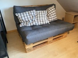 Paletten Lounge mit Polster