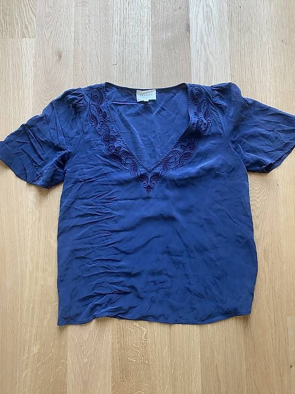Sezane Camicette: Seidenbluse Sézane 36 dunkelblau – Usato da Dussnang venduto da stina1988
