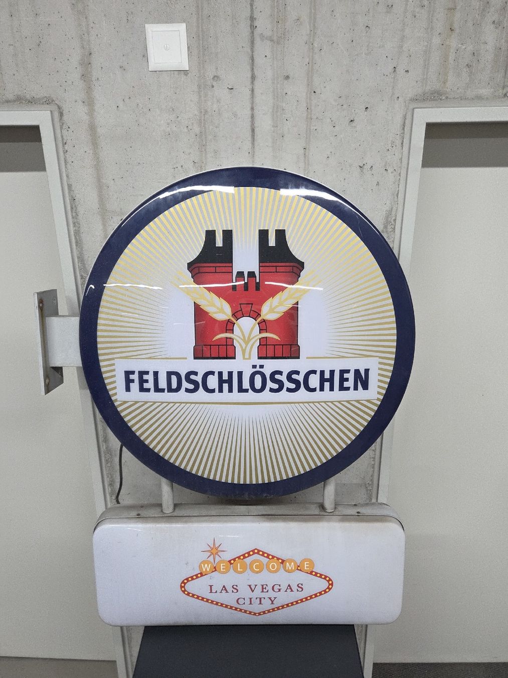 Lampen: Originale Feldschlösschen Leuchtreklame – Gebraucht aus Oberhasli von General-Dealer 3