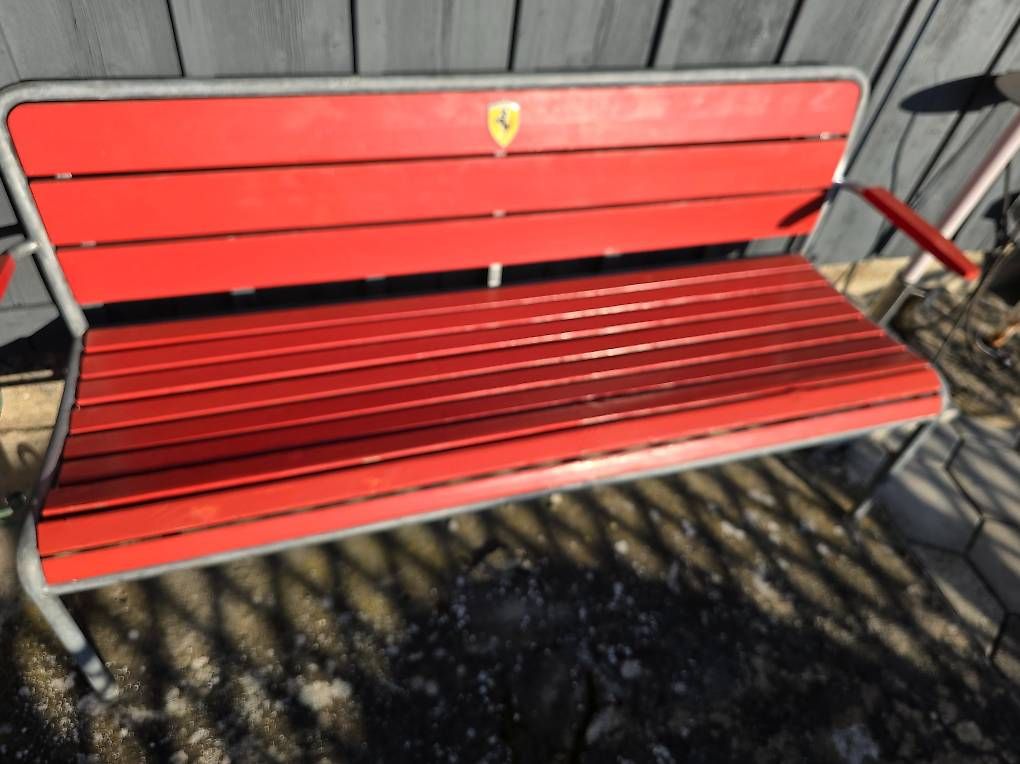 Panchine: Sitzbank mit Ferrari Zeichen – Usato da Staufen venduto da sandy23