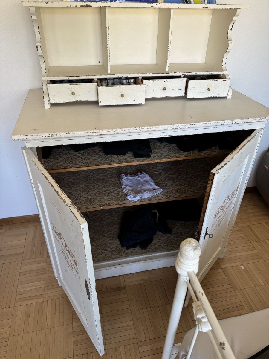 Commodes: Sideboard mit Aufsatz weiss Shabby Chic Gebraucht – D'occasion à Biel/Bienne par Otilla 3