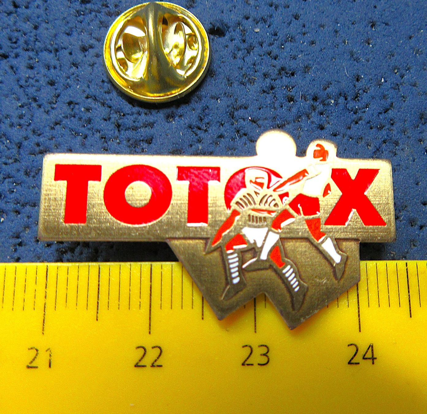 Plaquettes & Badges: FUSSBALL PIN TOTO X – D'occasion à Ettingen par Hausi4711
