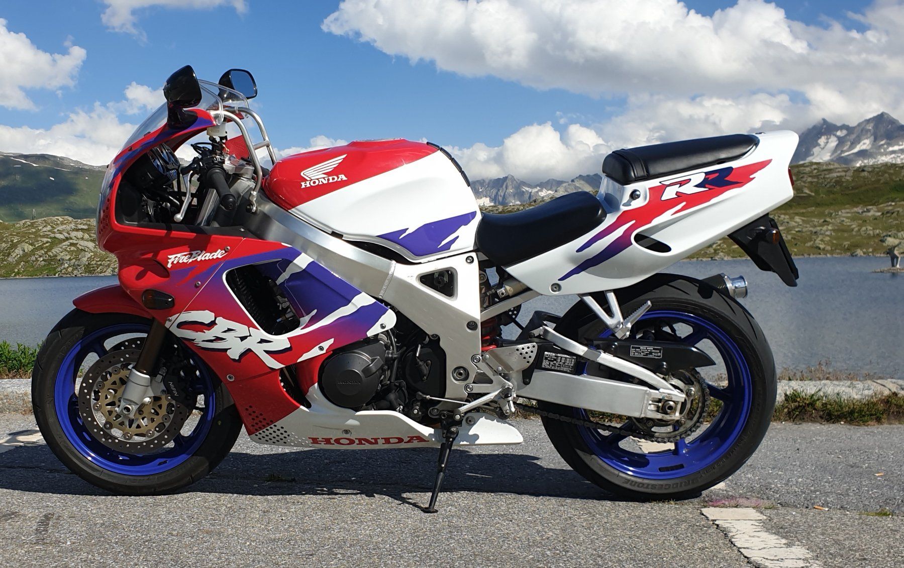 Honda Strada: CBR 900 RR 1995 – Usato da Cadempino venduto da Ducati916senna