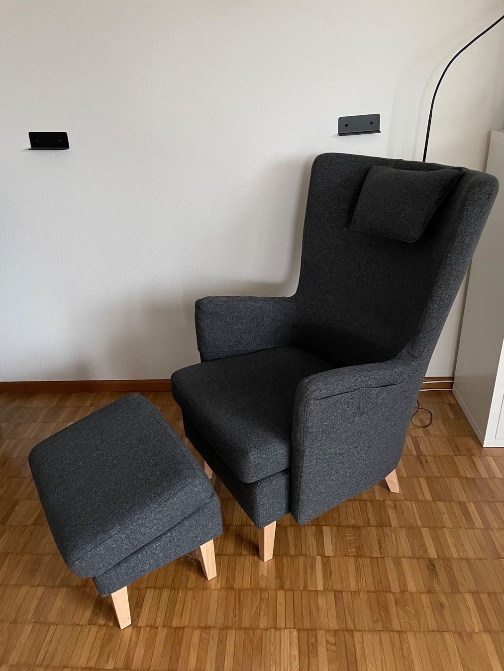 Ikea Poltrone: Sessel mit Hocker / Omtänksam Ikea – Usato da Rümlang venduto da euqinom16