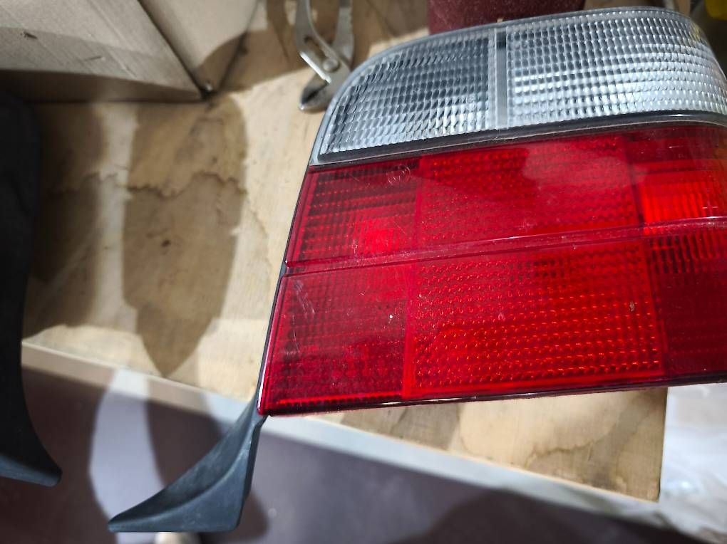 Tutti pezzi di ricambio auto: BMW E36 Touring Heckleuchten. – Usato da Zihlschlacht venduto da rad_vvm9 2