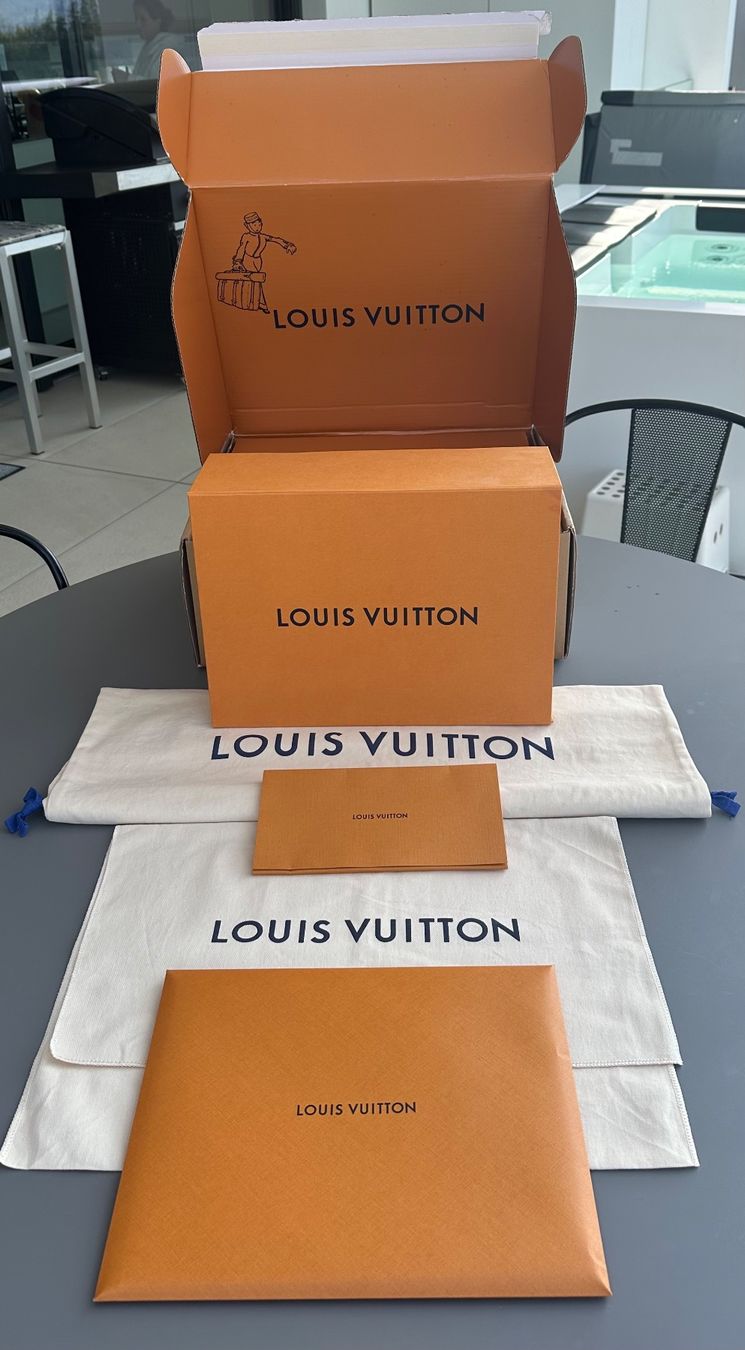 Louis Vuitton Borse: Louis Vuitton Outdoor Messenger Monogram Eclipse – Full Set – Usato da Savièse venduto da JSY__performer 7