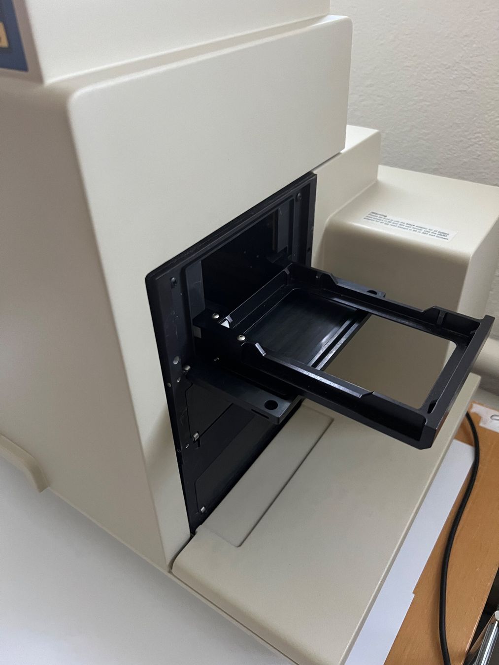 Pellicole: Lecteur de plaques Molecular Devices FlexStation II 384 – Usato da Basel venduto da La.Bonne.affaire 3