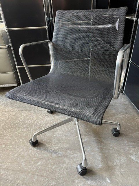 Rollstühle: Vitra Eames Chair, gebraucht – Gebraucht aus Lenzburg von Buerokonz