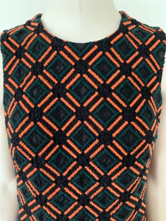 AKRIS: Exklusives grün/orange gemustertes Kleid, 36