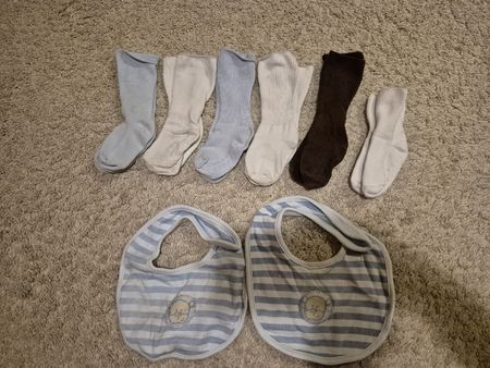 Socken & Lätzli Set, Baby Erstausstattung, Grösse ca 20-22