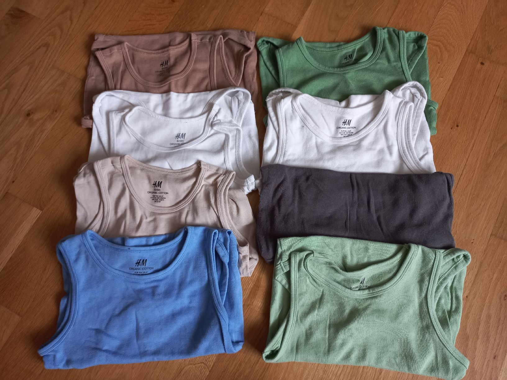 H&M Lotti di vestiti: kurzarm Bodys Grösse 98/ 104 – Usato da Appenzell venduto da pri_tc9t