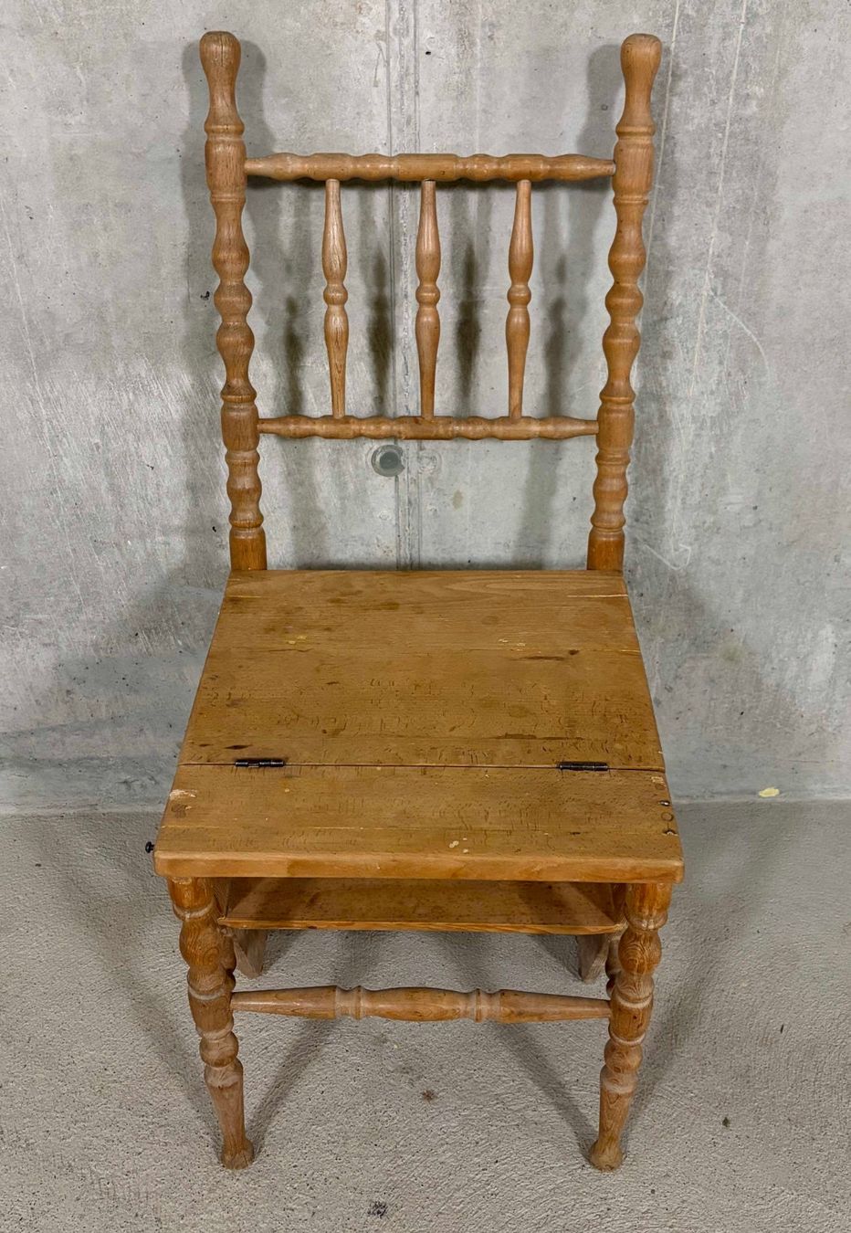 Chaises: Holzstuhl / Klappleiter – D'occasion à Zürich par Dr.Sale 3