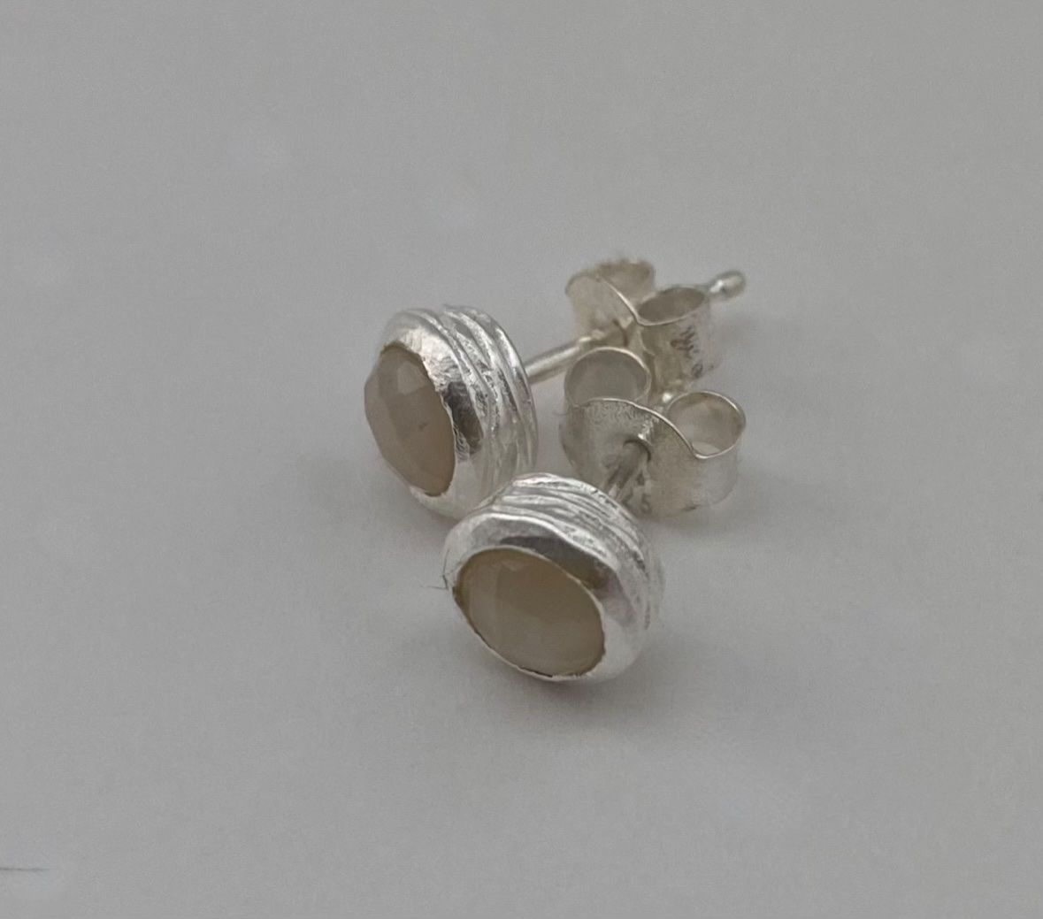 Orecchini pendenti & Orecchini a lobo: Ohrstecker Silber 925 Mondstein – Nuovo e nell'imballaggio originale da Erlinsbach venduto da moseco 1