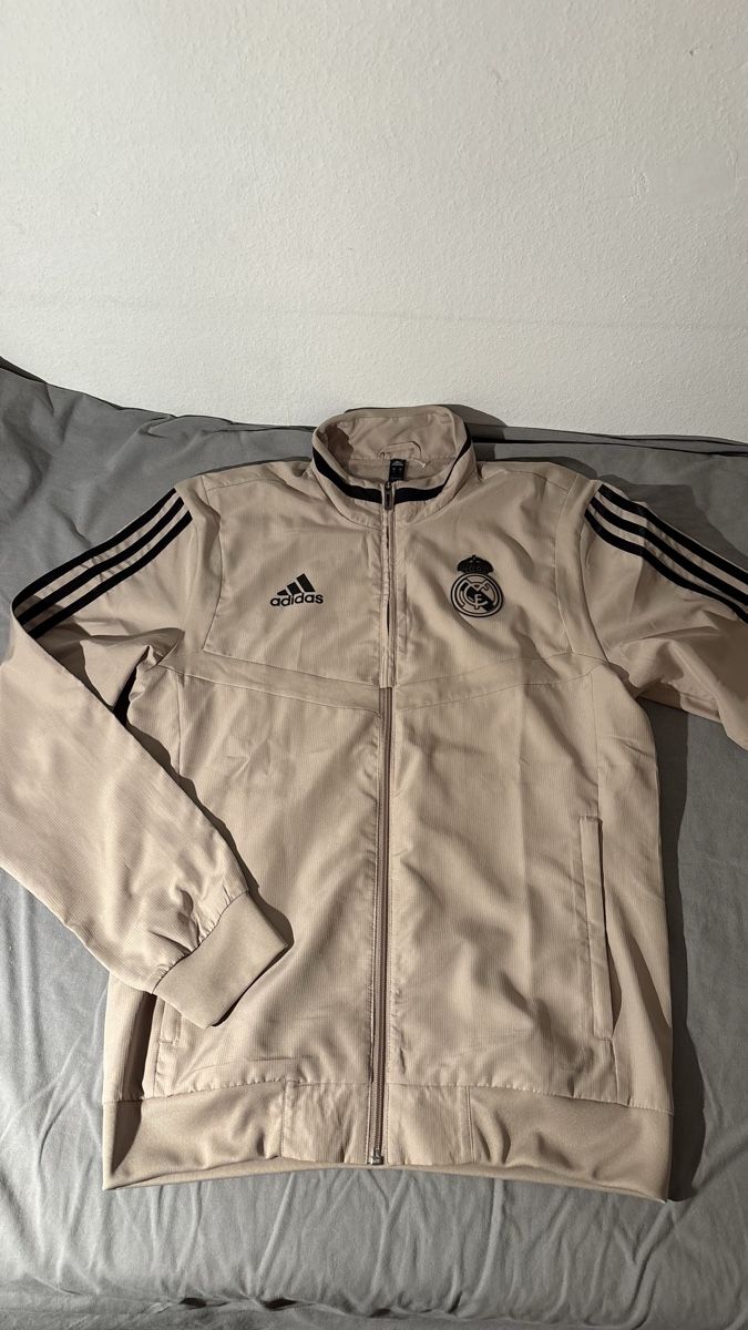 Real Madrid Canottiere & Pantaloni: Survêtement Réal Madrid  – Usato da Genève venduto da Nathanwatchch