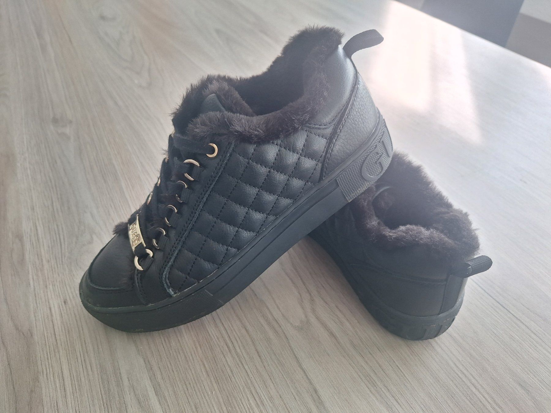 Guess Scarpe da donna: Guess Winter Sneaker, Gr. 39 - Neuwertig! – Nuovo (secondo la descrizione) da Baar venduto da RDNA 5