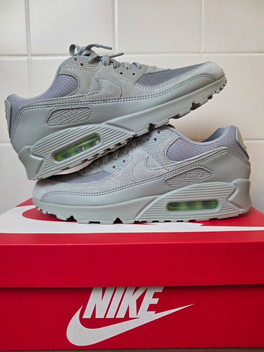 Nike Herrenschuhe: Nike Air Max 90 – Neu und originalverpackt aus Fleurier von dav_xx8y