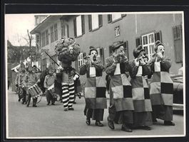 Foto-AK Basel, Festzug mit Trommeln und 