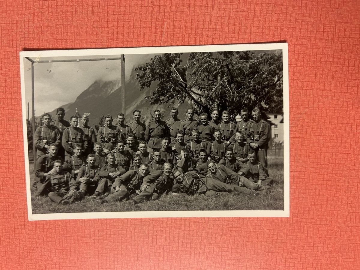 Cartes postales: Ansichtskarte Schweizer Armee Gruppe schwarzweiss – D'occasion à Lanzenhäusern par vic63
