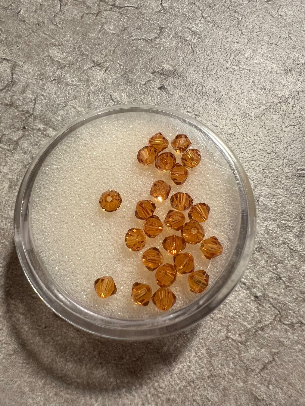 Perles (synthétiques): Swarovski Perlen 4mm – Neuf avec emballage d'origine à Stein AG par Anastasia_Asya