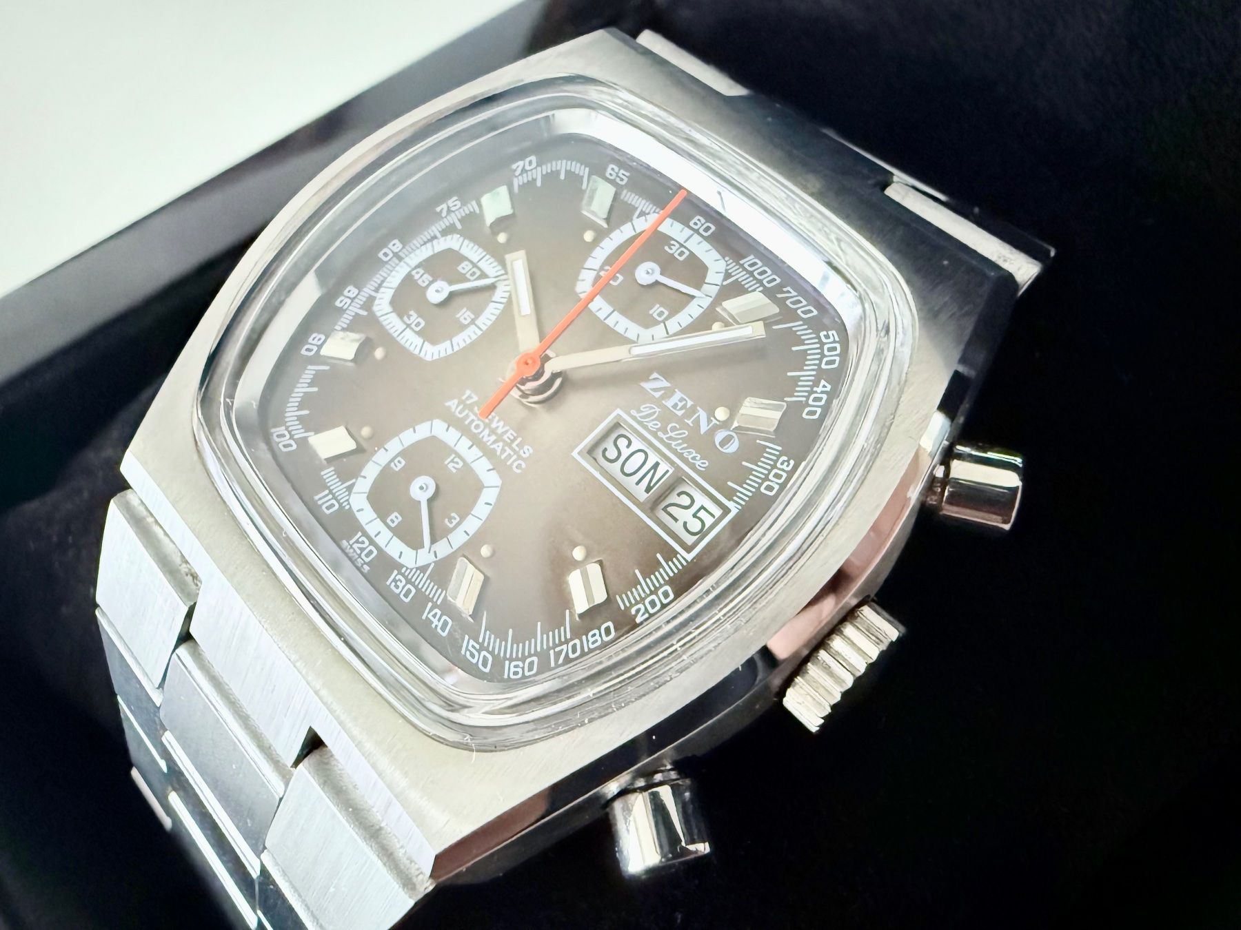 Zeno Orologi: ZENO SQ De Luxe Automatic Day-Date Chronograph, Valjoux 7750 – Nuovo e nell'imballaggio originale da Le Mont-sur-Lausanne venduto da LycaGallery 1