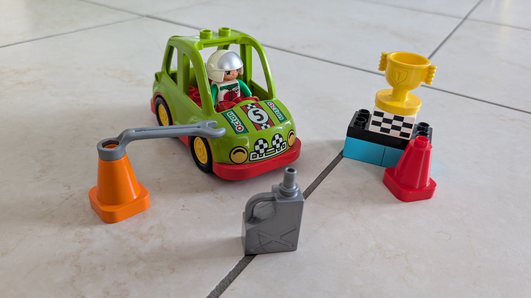 Lego Kit di costruzioni: Lego Duplo Voiture de rallye – Usato da Villars-sur-Glâne venduto da waltherf