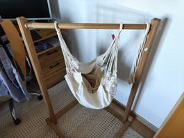 Babyhängematte mit Holzgestell – sehr guter Zustand