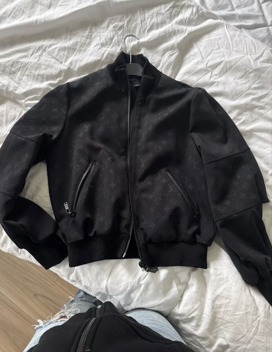 Louis Vuitton Giacche: Louis Vuitton Monogram Black Jacket, Size 36- – Nuovo (secondo la descrizione) da Herrliberg venduto da erh_r2tw 2