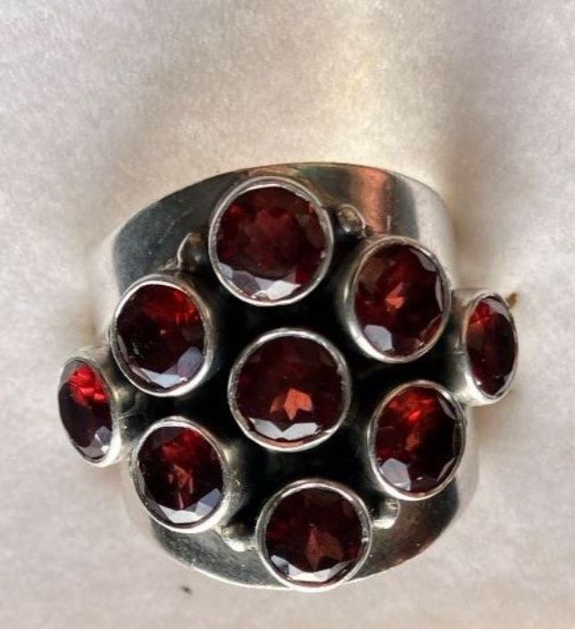 Ringe: Wunderschöner Granat Silberring  – Gebraucht aus Tobel von Bienedrine