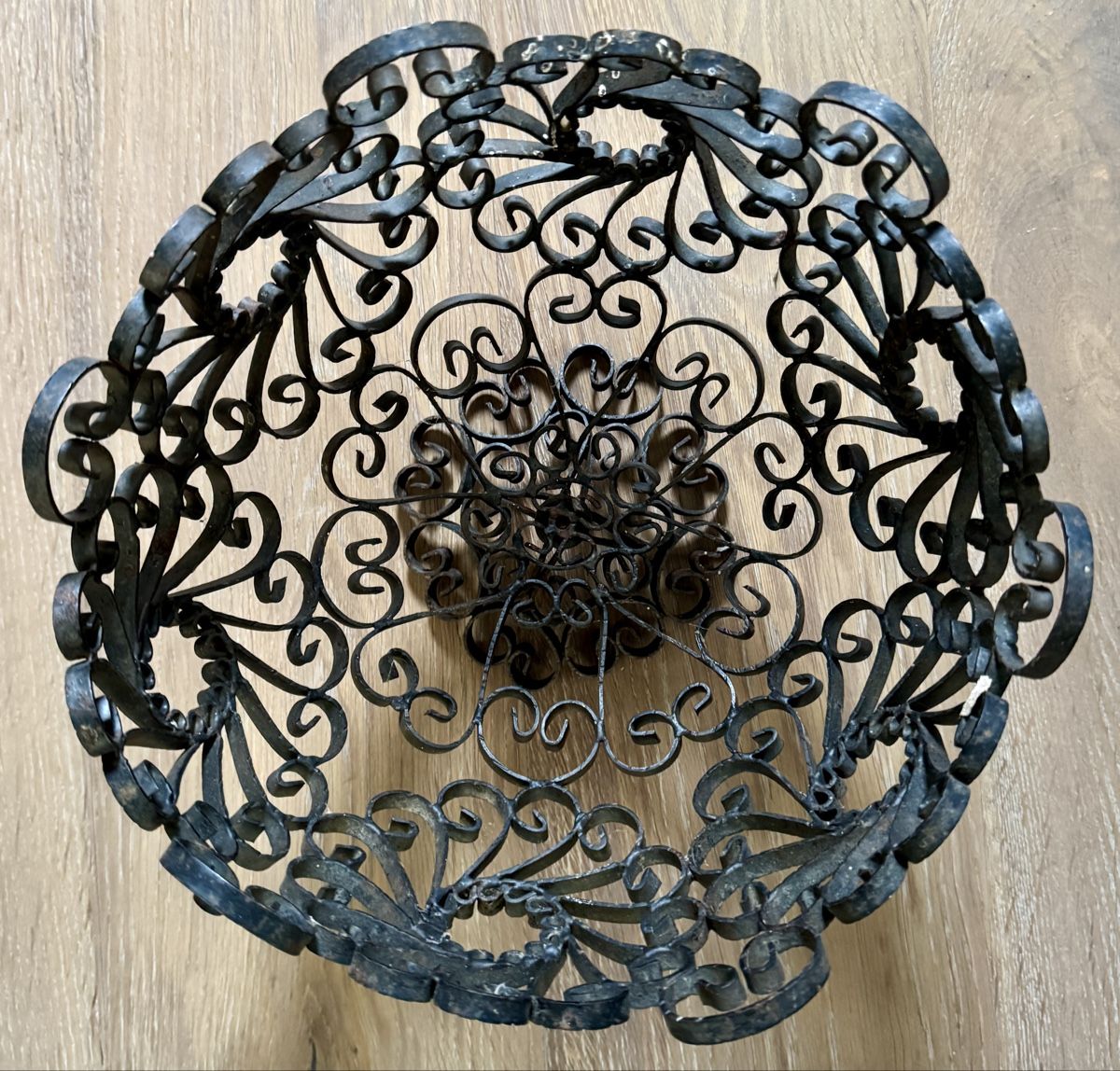 Sonstiges für Haushalt & Wohnen: Älterer Metallkorb Eisen 27 cm Durchmesser – Gebraucht aus Rothrist von Luckywinner 3
