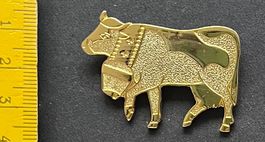 Schweizer Kuh mit Glocke golden/ Pin