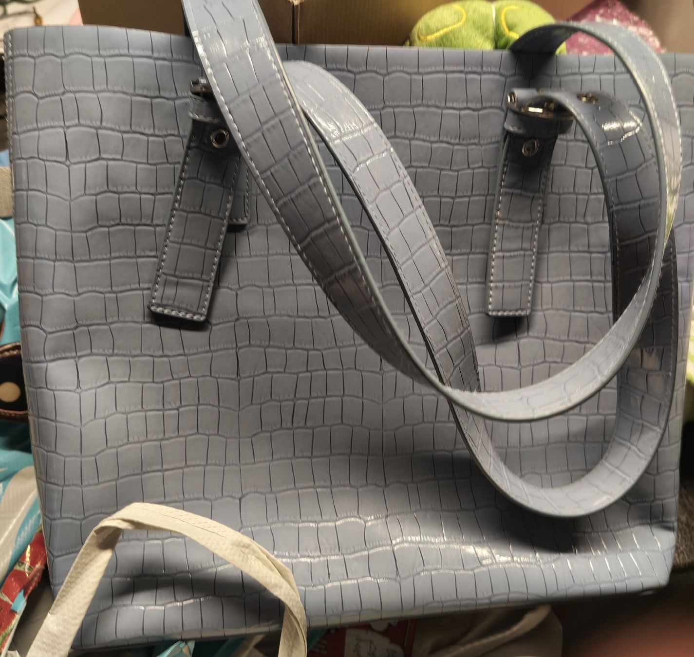 H&M Taschen für Damen: Tasche Damen hellblau Krokomuster – Gebraucht aus Itingen von roo_6q2v