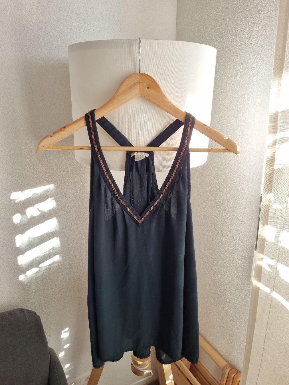 H&M Tops: H&M Dark Green Top with Gold Details – Neu (gemäss Beschreibung) aus Aigle von Smagbrelle18