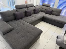 Wohnlandschaft/Sofa mit Bettfunktion grau inkl. 4 Kissen