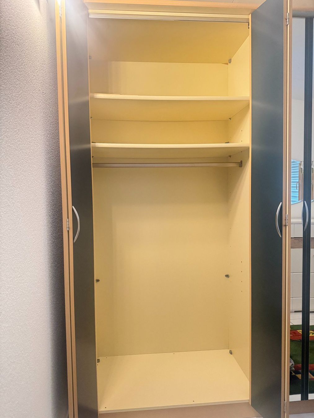Armoires: Kleiderschrank – D'occasion à Adlikon b. Regensdorf par MELJO12 2