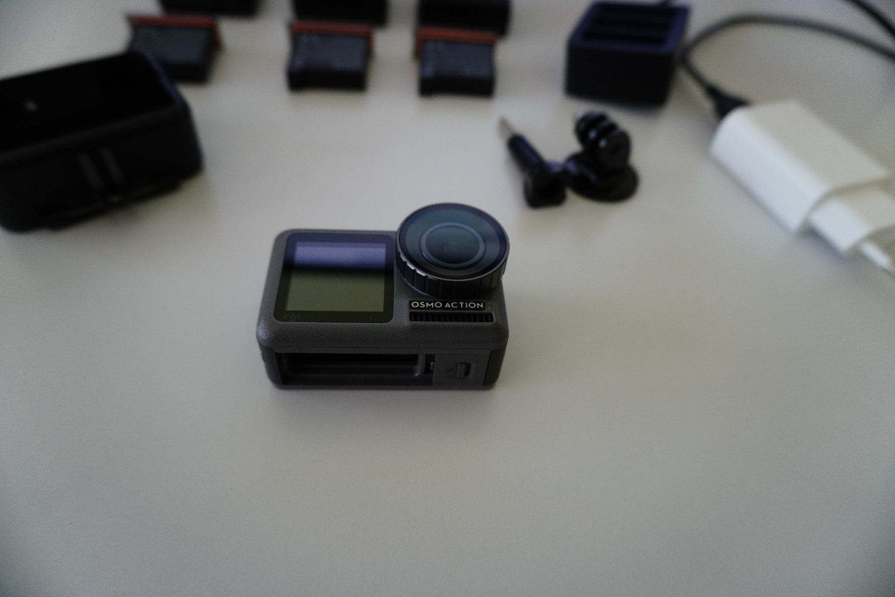 DJI Action Cam: DJI Osmo Action mit viel Zubehör – Usato da Henggart venduto da Salzi1 3