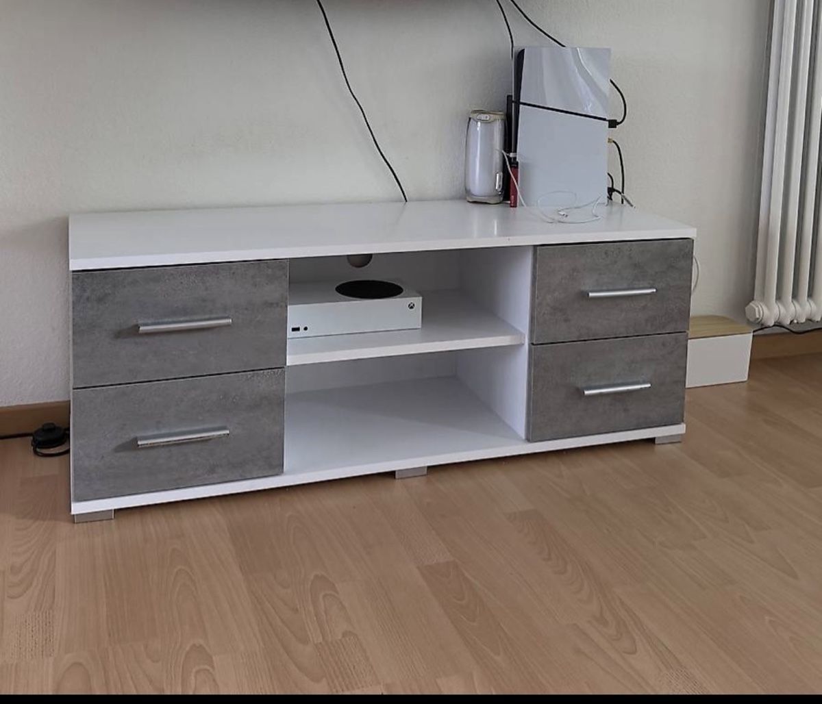 Mobili TV: Sideboard zu verkaufen  – Usato da Richterswil venduto da nufian005