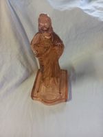 Statue en verre rose du Christ au Sacré-Coeur