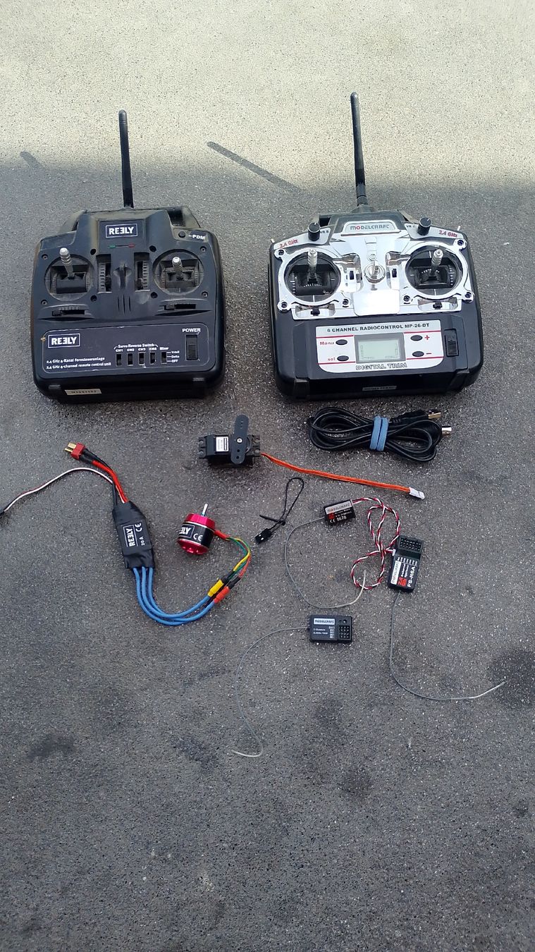 Reely Telecomando: RC Model Set Reely Modelcraft Transmitters Receivers – Usato da Fey (Nendaz) venduto da tim_5q6t