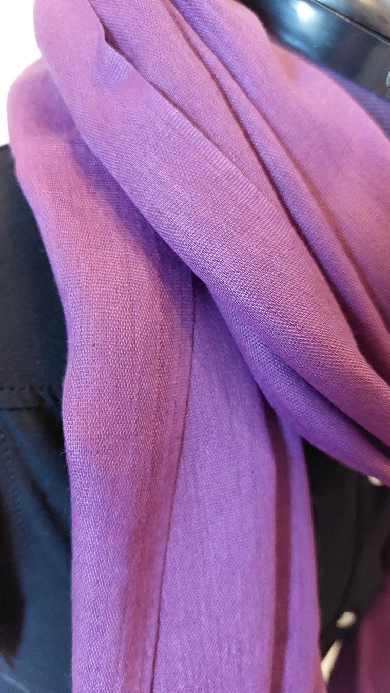 Foulard & Sciarpe: Weiche Pashmina Schal lila – Nuovo e nell'imballaggio originale da Zollikofen venduto da Blackie 3