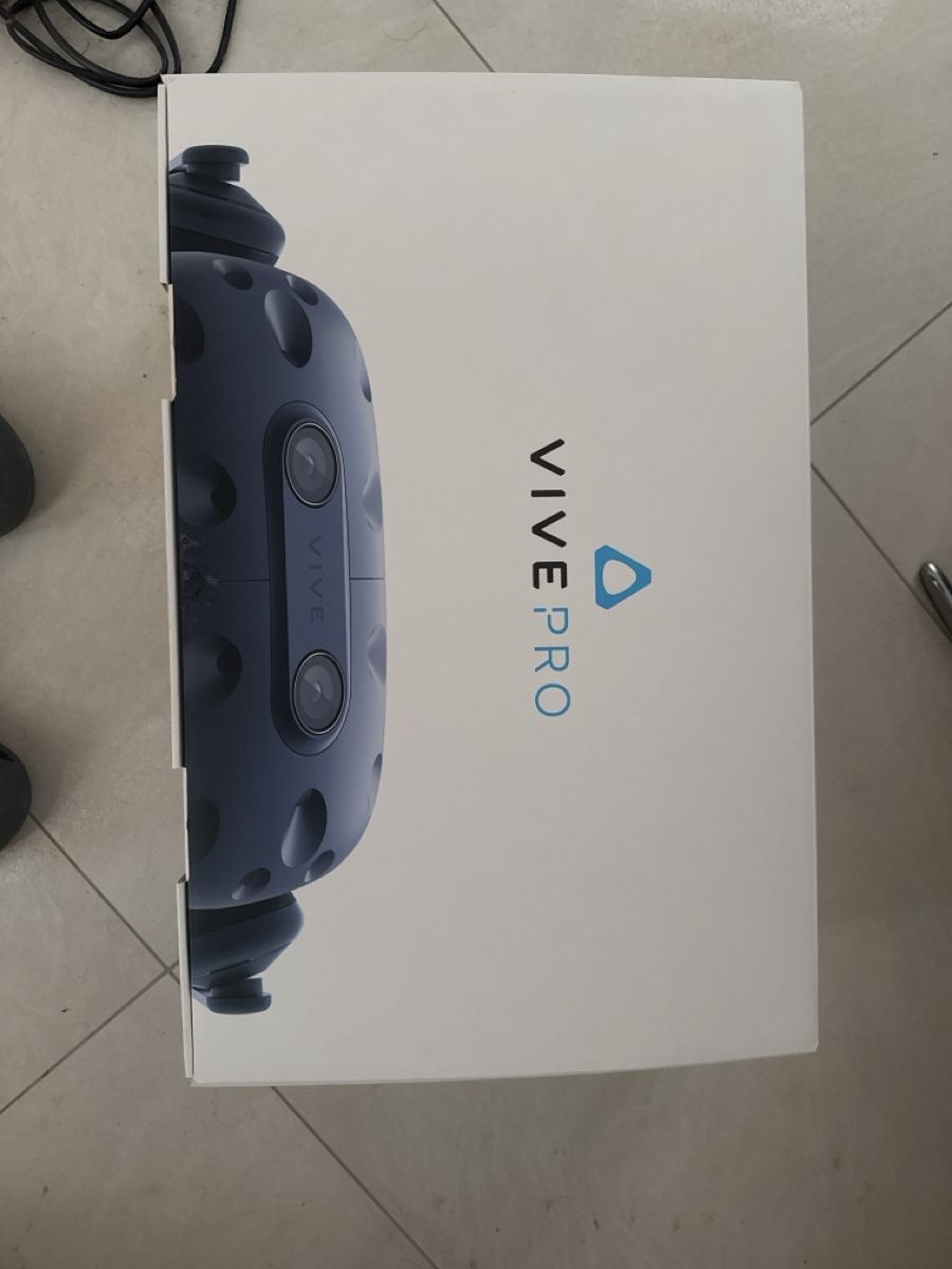 HTC Casco VR: HTC VIVE PRO leicht gebraucht inkl. 2x Sensor-Stände – Usato da Reinach AG venduto da ced_yf7r