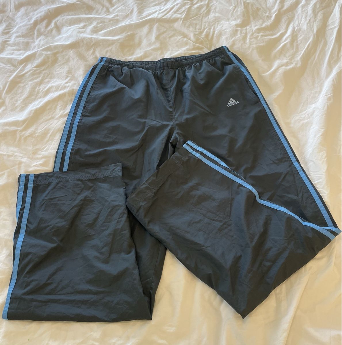 Adidas Pantaloni: Adidas Track Pants low waisted – Usato da Wabern venduto da alestae