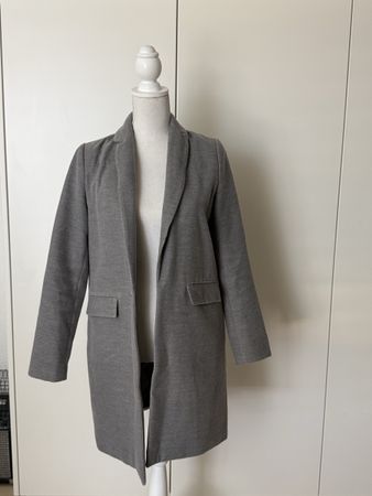 Grauer Mantelblazer