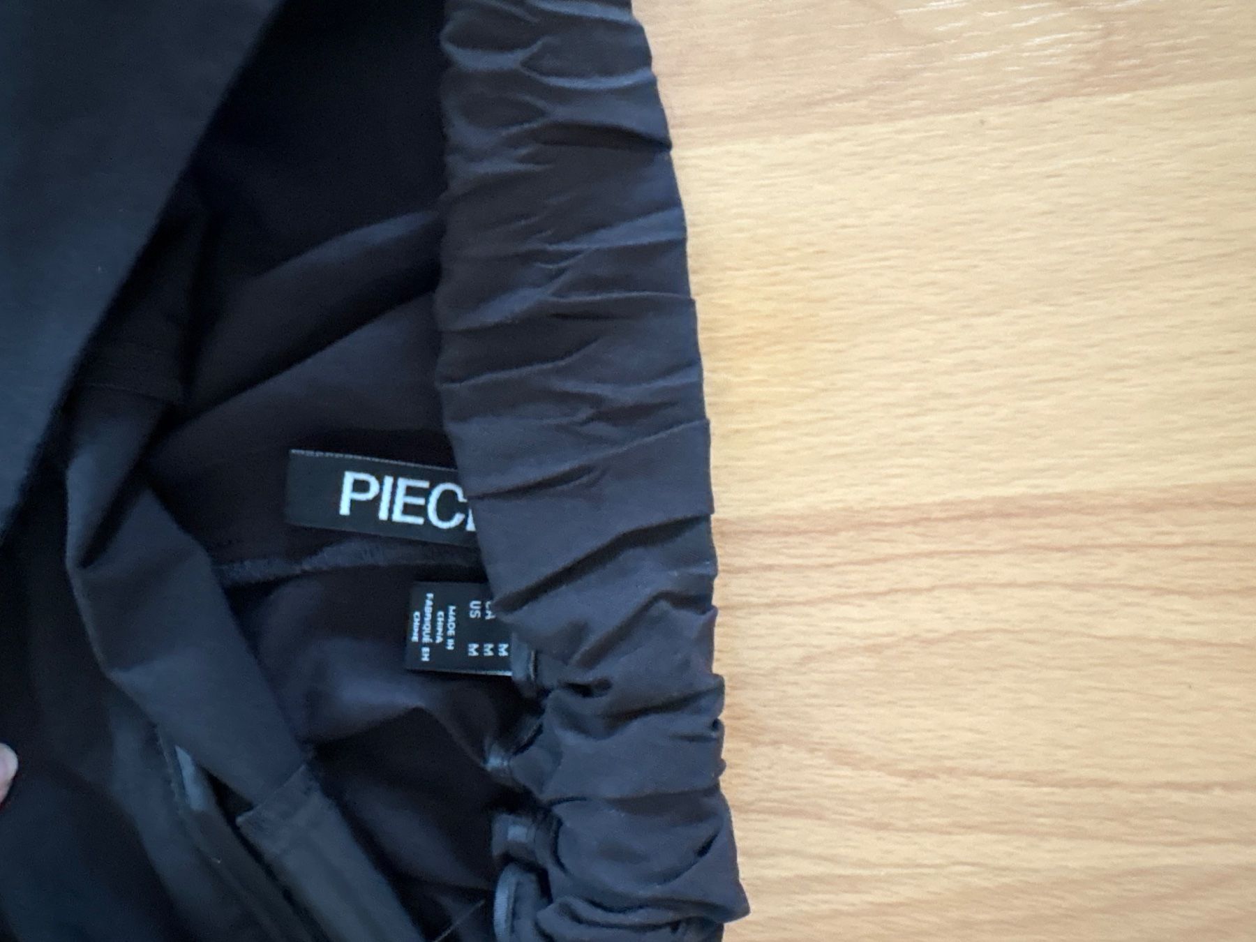 Pieces Pantaloni: lange schwarze Hose mit Gummibund – Nuovo (secondo la descrizione) da Stein AG venduto da eli_2jtj 1