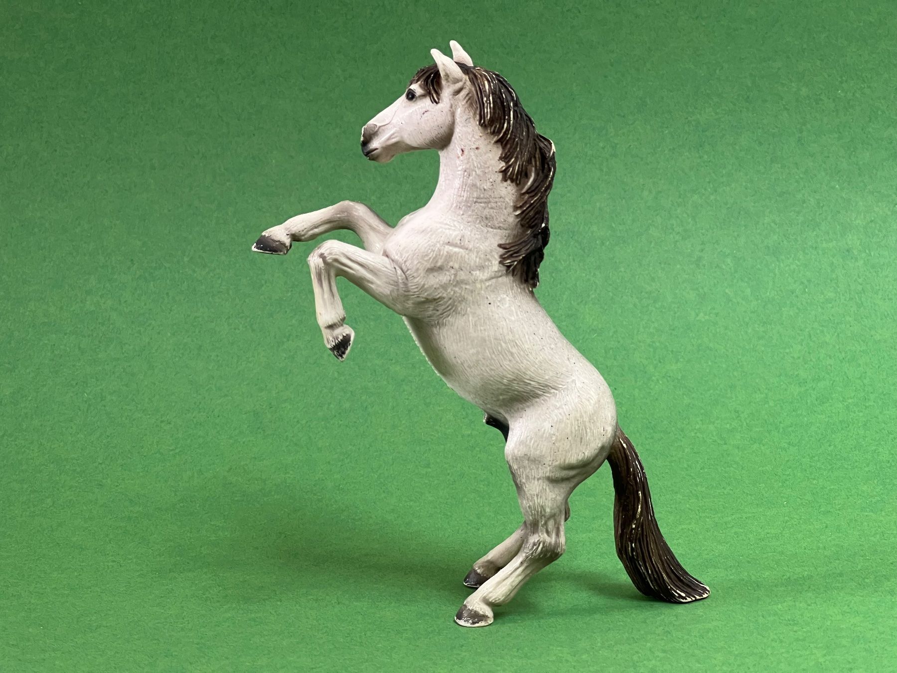 Schleich Figuren: 2 Schleich Mustang Hengst steigend Pferd – Gebraucht aus Ennetbaden von  8