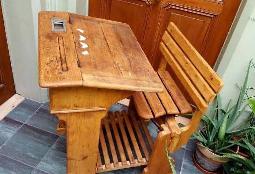 Bureaux: pupitre élève ancien – D'occasion à Genève par uneautresaison