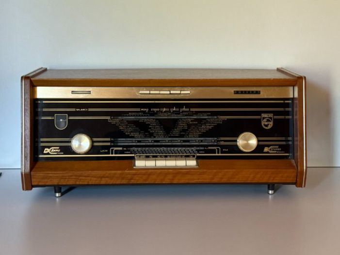 Radios: Philips STEREO Röhrenradio. – Defekt aus Wilen b. Wil von yes2598