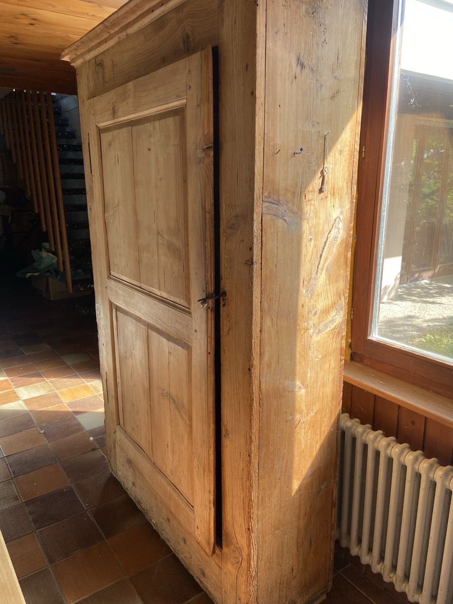 Armadi: Armoire ancienne bois brut – Usato da Bevaix venduto da car_fyw5