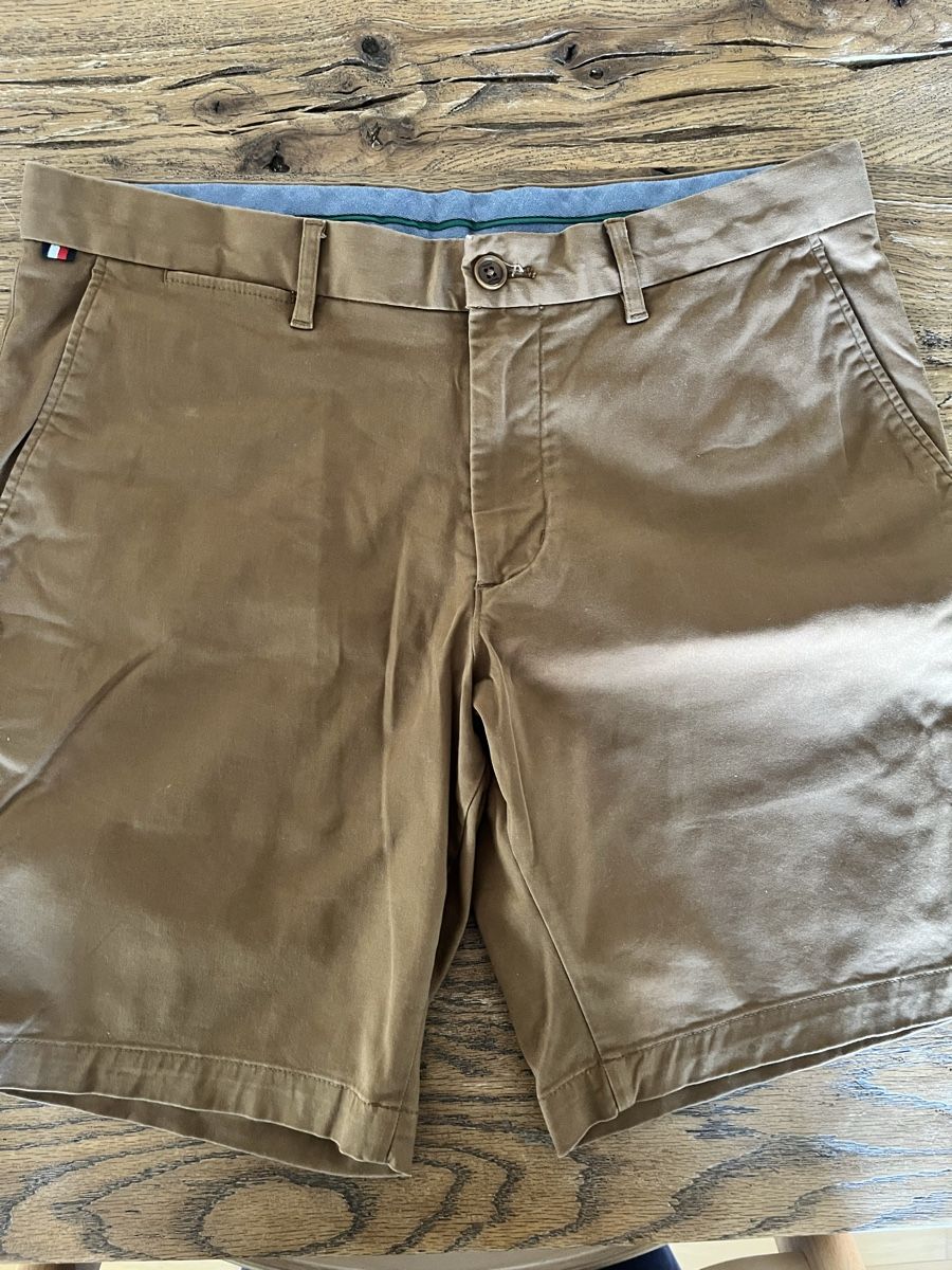 Tommy Hilfiger Pantaloni: Tommy Hilfiger Shorts – Usato da Chur venduto da Mbadimeischter