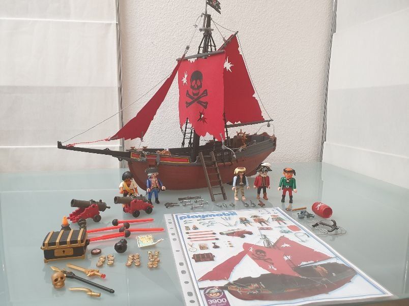 playmobil-piraten-rotes-piratenschiff-mit-schatztruhe-usw-gebraucht